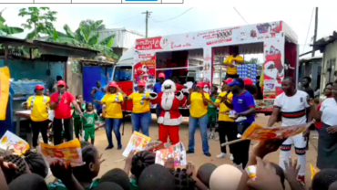 La caravane de proximité du MARCHÉ de Noël. Dans les écoles, carrefours et Marchés de la ville de Douala – 3